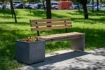 Bancă de beton cu spetează din lemn şi ghiveci — изображение 7